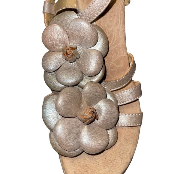 BOC Born Concepts Women's Champagne Leather T-Strap Flower Heeled Sandals Size 8 - Picture 5 of 8
